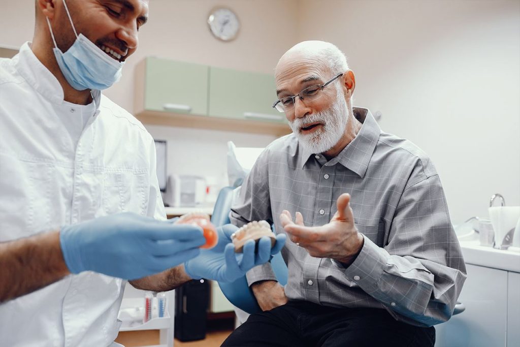 6 Common Emergency Dental Issues for Seniors